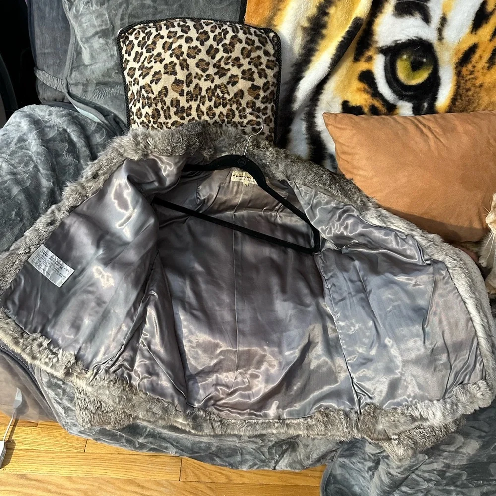 Classy Rabbit Short Jacket - Picture 3 of 3